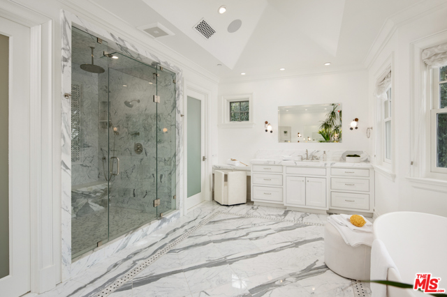 7 Bed Home for Sale in Pacific Palisades, California