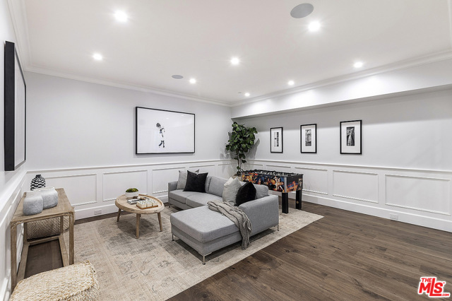 5 Bed Home for Sale in Los Angeles, California