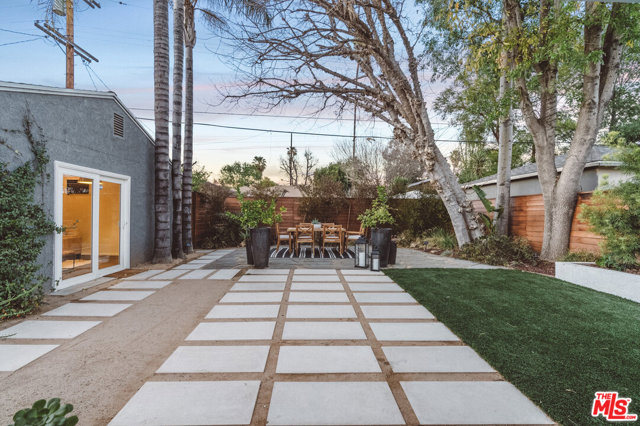 2 Bed Home for Sale in Van Nuys, California