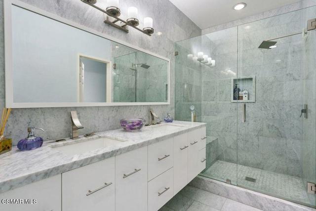 2 Bed Home for Sale in Oak Park, California