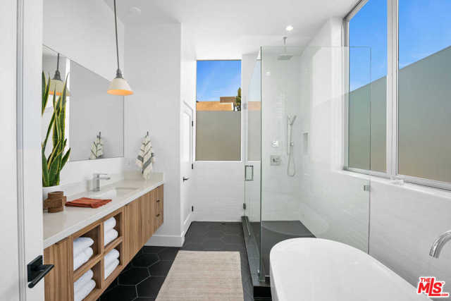 3 Bed Home for Sale in Venice, California