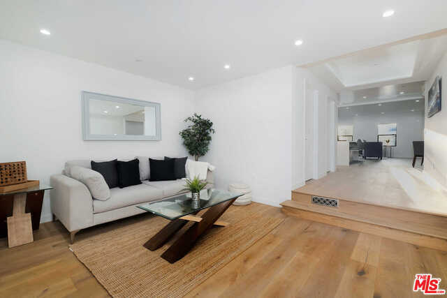 2704 OAK Avenue, Manhattan Beach, California 90266, 3 Bedrooms Bedrooms, ,3 BathroomsBathrooms,Residential,Sold,OAK,19530056