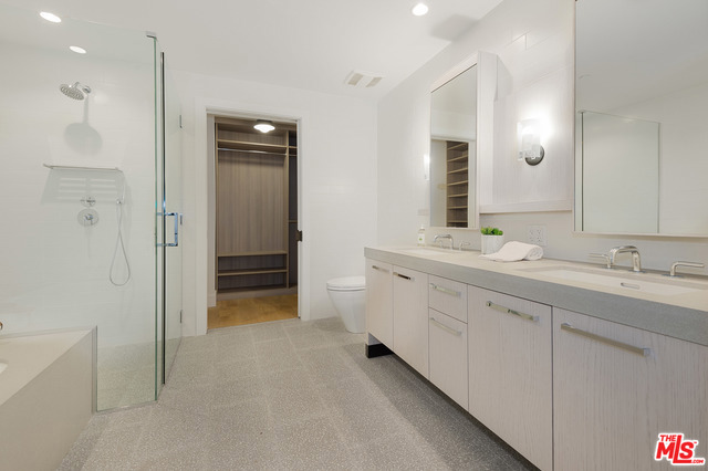 1 Bed Home for Sale in Los Angeles, California