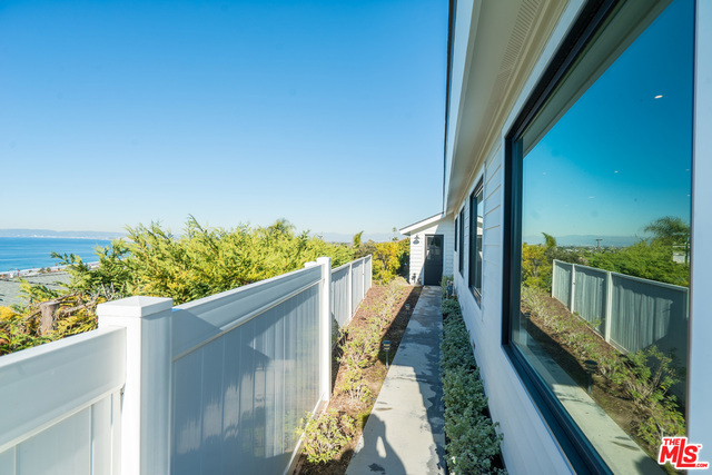 402 VIA SAN SEBASTIAN, Redondo Beach, California 90277, 3 Bedrooms Bedrooms, ,1 BathroomBathrooms,Residential,Sold,VIA SAN SEBASTIAN,19437562