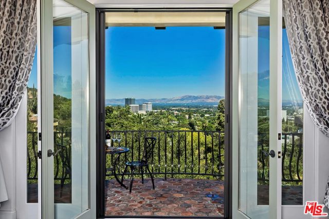 Photo of 14764 Round Valley Drive, Sherman Oaks, CA 91403