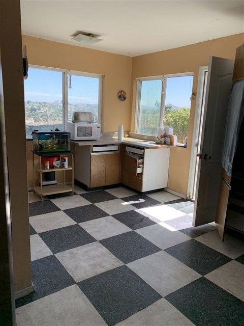 6431 Madrone