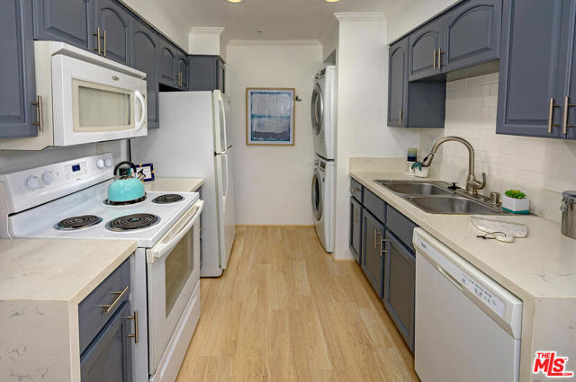 555 Esplanade, Redondo Beach, California 90277, 2 Bedrooms Bedrooms, ,2 BathroomsBathrooms,Residential,Sold,Esplanade,21752752