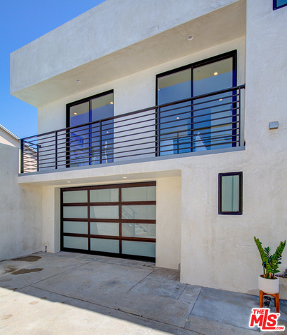1017 8TH Street, Hermosa Beach, California 90254, 3 Bedrooms Bedrooms, ,2 BathroomsBathrooms,Residential,Sold,8TH,19507088