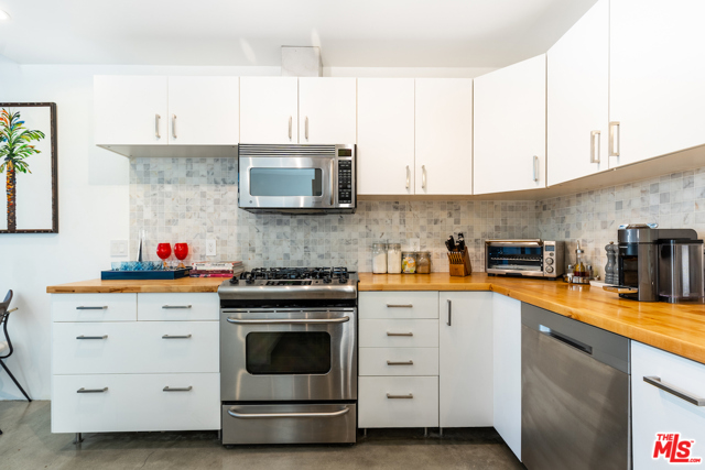 1 Bed Home for Sale in Los Angeles, California