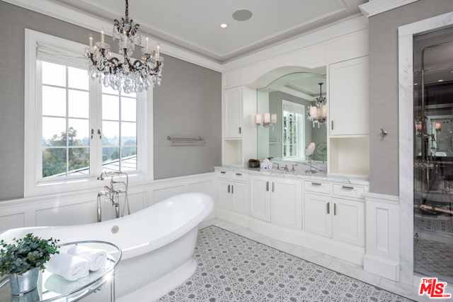 7 Bed Home for Sale in Los Angeles, California