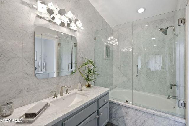 2 Bed Home for Sale in Oak Park, California