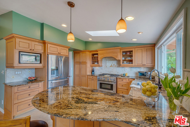 30945 RUE VALOIS, Rancho Palos Verdes, California 90275, 4 Bedrooms Bedrooms, ,3 BathroomsBathrooms,Residential,Sold,RUE VALOIS,20539622