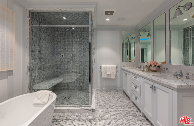 6 Bed Home for Sale in Los Angeles, California