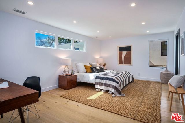 5 Bed Home for Sale in Studio City, California