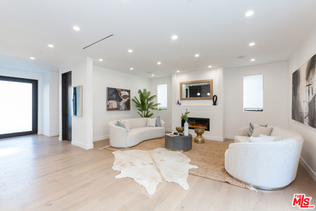 5 Bed Home for Sale in Venice, California