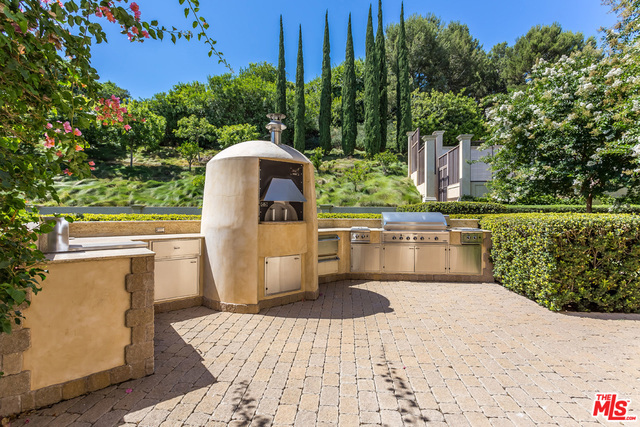7 Bed Home for Sale in Beverly Hills, California