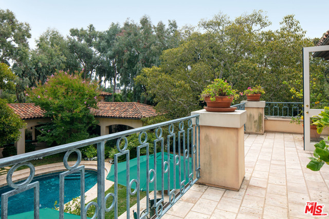 5 Bed Home for Sale in Los Angeles, California