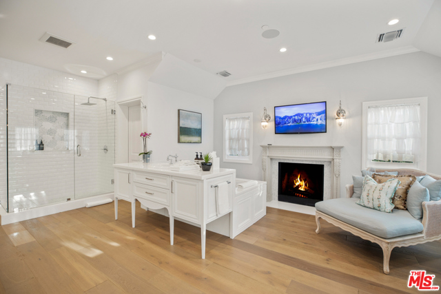 5 Bed Home for Sale in Beverly Hills, California