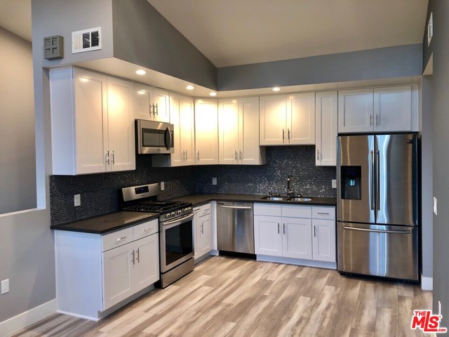 Income Home for Sale in North Hollywood, California
