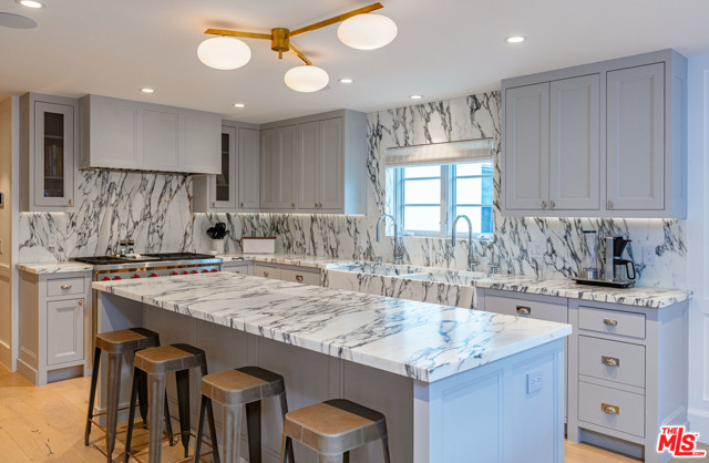 6 Bed Home for Sale in Los Angeles, California
