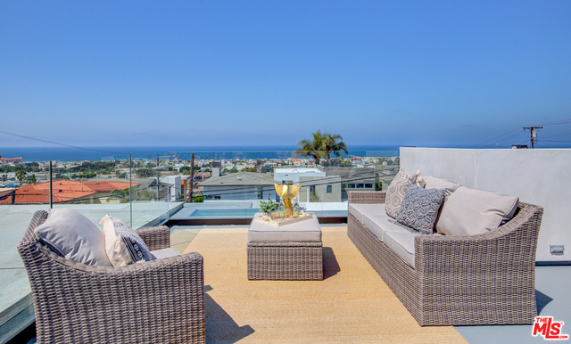 1017 8TH Street, Hermosa Beach, California 90254, 3 Bedrooms Bedrooms, ,2 BathroomsBathrooms,Residential,Sold,8TH,19507088