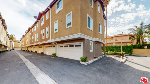 2 Bed Home for Sale in Van Nuys, California