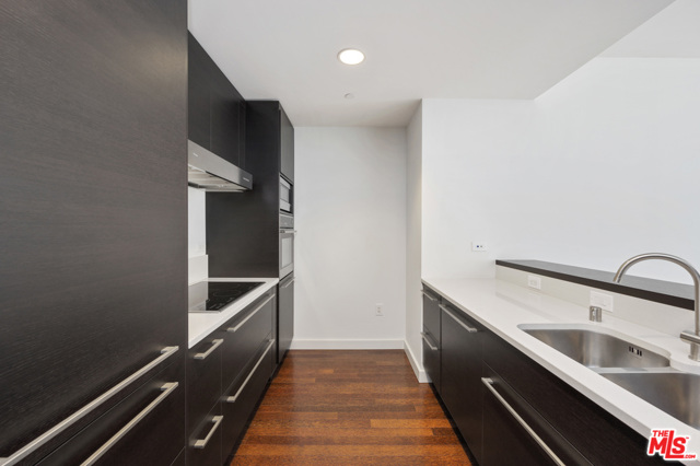 1 Bed Home for Sale in Los Angeles, California