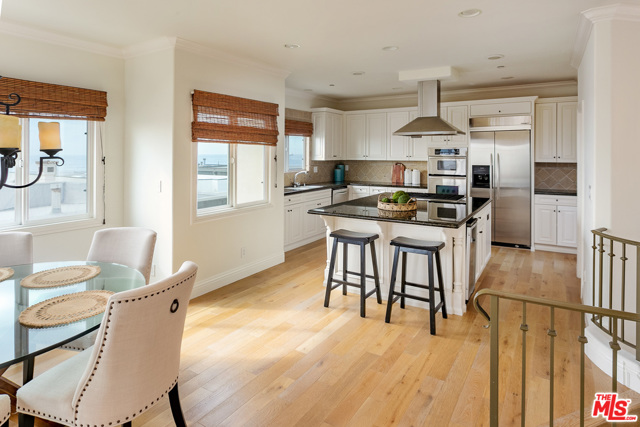 Dining area & kitchen (rd floor).