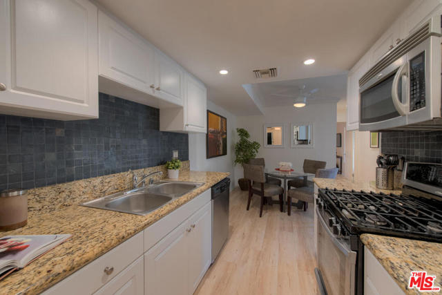 2 Bed Home for Sale in Sherman Oaks, California