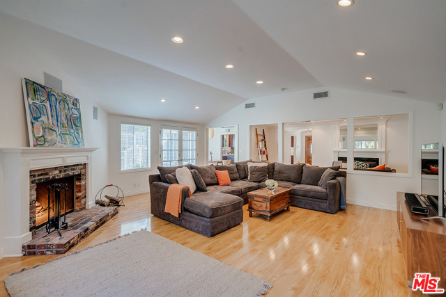 3 Bed Home for Sale in Burbank, California