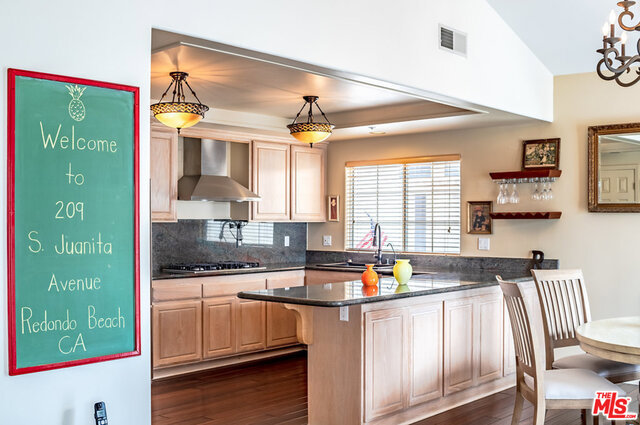 209 JUANITA Avenue, Redondo Beach, California 90277, 3 Bedrooms Bedrooms, ,2 BathroomsBathrooms,Residential,Sold,JUANITA,18363116