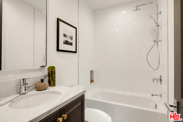 1813 OAK Avenue, Manhattan Beach, California 90266, 5 Bedrooms Bedrooms, ,4 BathroomsBathrooms,Residential,Sold,OAK,19433822