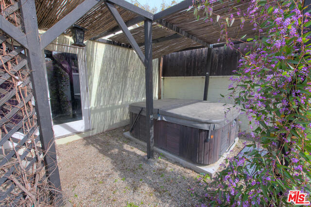2 Bed Home for Sale in Lake Balboa, California