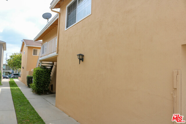 1215 AMETHYST Street, Redondo Beach, California 90277, ,Residential Income,Sold,AMETHYST,18329800