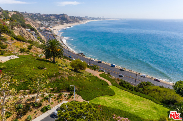 Photo of 17350 W SUNSET #702, Pacific Palisades, CA 90272