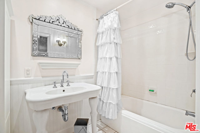 5 Bed Home for Sale in Sherman Oaks, California