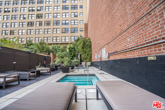 1 Bed Home for Sale in Los Angeles, California