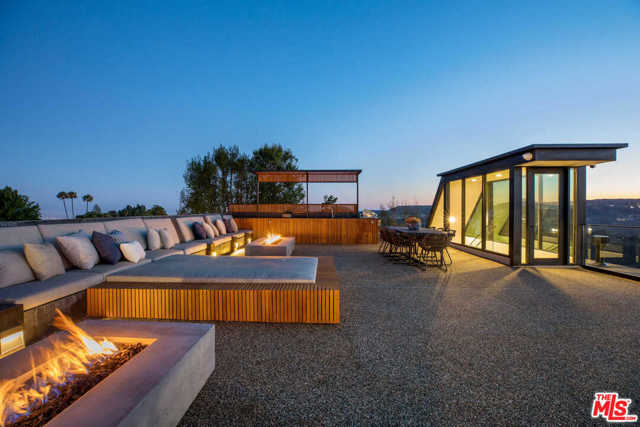 5 Bed Home for Sale in Los Angeles, California