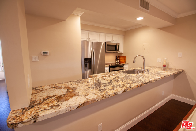 1 Bed Home for Sale in Encino, California