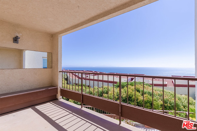 3200 La Rotonda Drive, Rancho Palos Verdes, California 90275, 2 Bedrooms Bedrooms, ,2 BathroomsBathrooms,Residential,Sold,La Rotonda,20657170