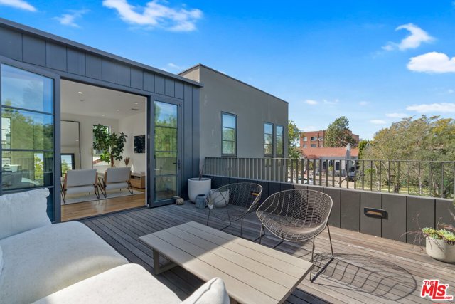 5 Bed Home for Sale in Los Angeles, California