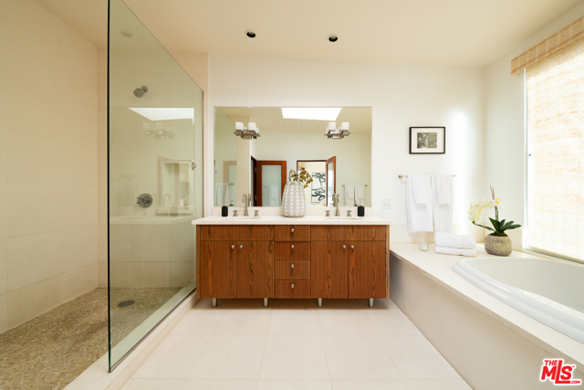 3 Bed Home for Sale in Venice, California