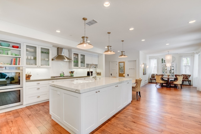 1910 Lake Dr