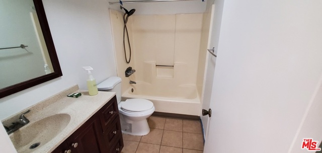 2 Bed Home for Sale in Van Nuys, California