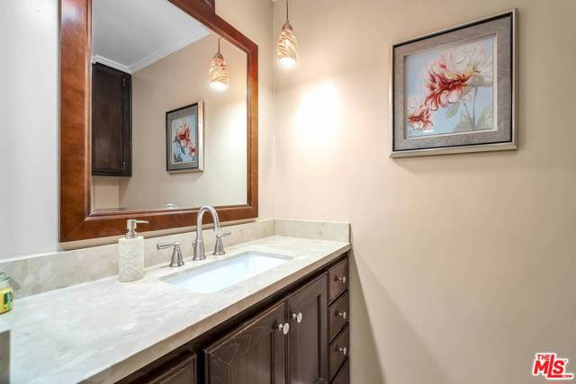 1 Bed Home for Sale in Playa del Rey, California