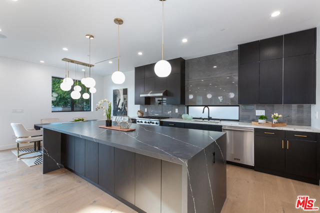 5 Bed Home for Sale in Venice, California
