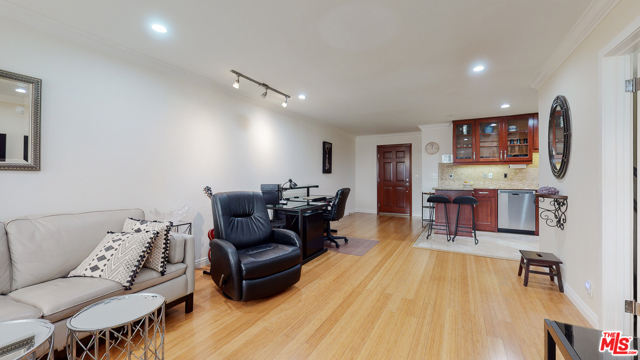1 Bed Home for Sale in Los Angeles, California