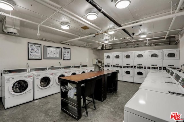 1 Bed Home for Sale in Los Angeles, California