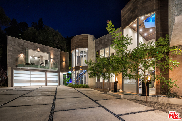 Photo of 1006 CHANTILLY Road, Los Angeles, CA 90077