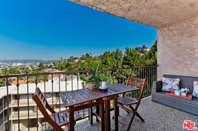 1 Bed Home for Sale in Los Angeles, California